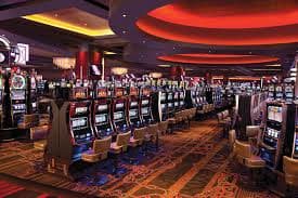 Antarmuka platform keris34d yang menampilkan pasar olahraga, permainan slot, dan meja live dealer